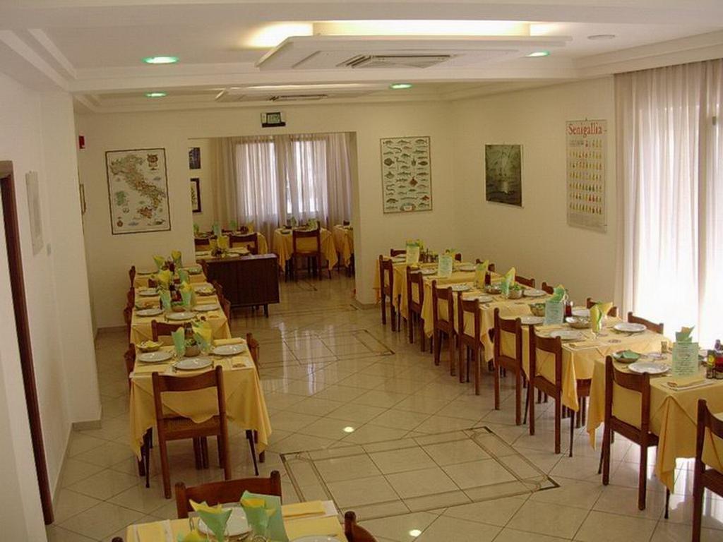 Hotel Vienna 세니갈리아 외부 사진